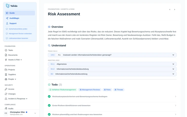 Valiido Guide mit verständlichen Kommentaren neben jeder ISO® 27001-Anforderung